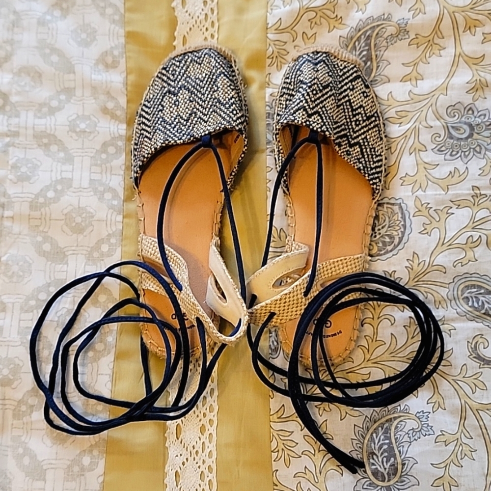 Gap lace up espardrilles NWOT ,Sz 7